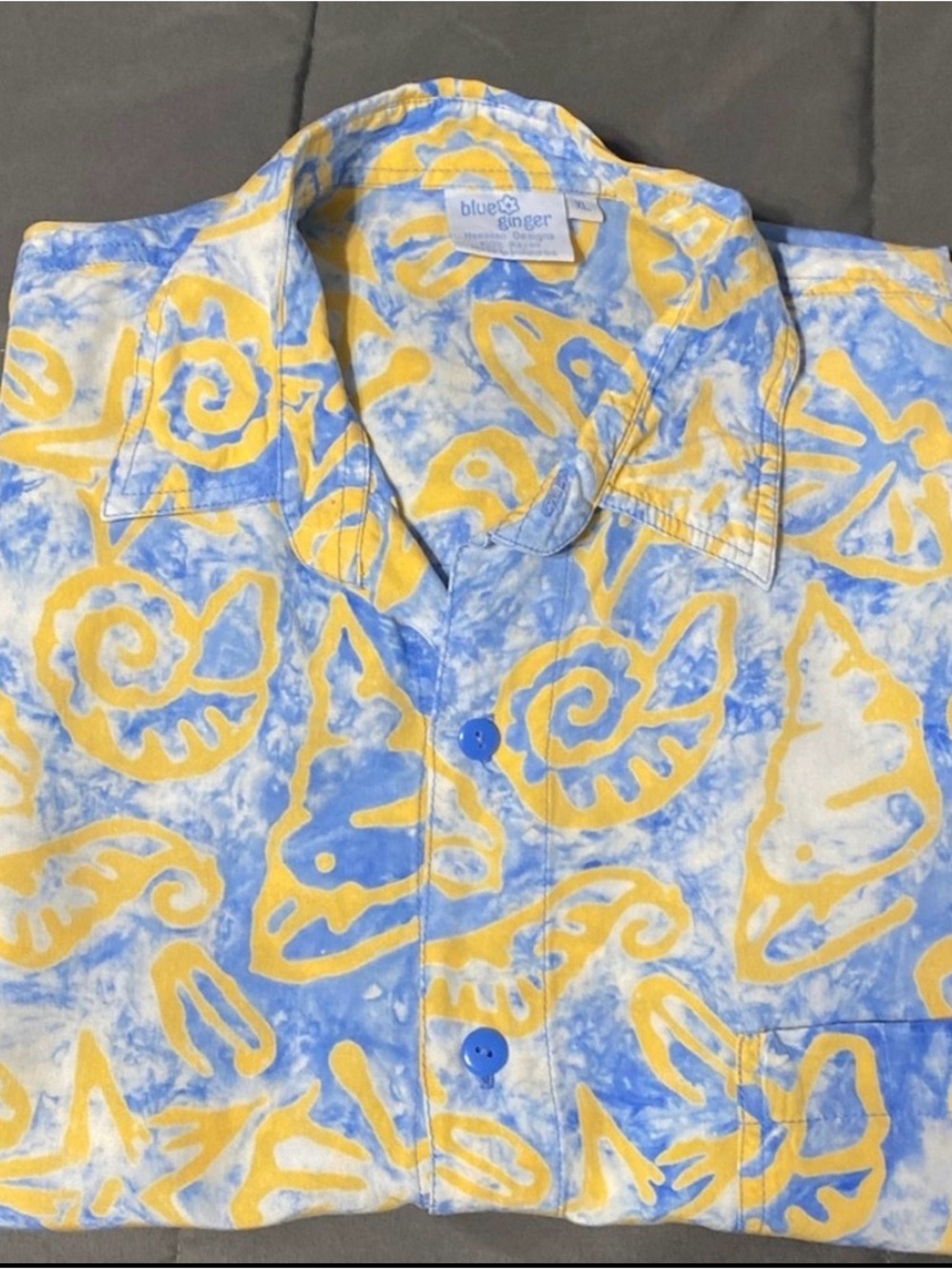 Blue Ginger Hawaiian design button down shirt. Size XL